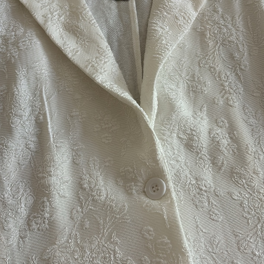 Pretty Little Thing Textured Blazer - Picture 4 of 5